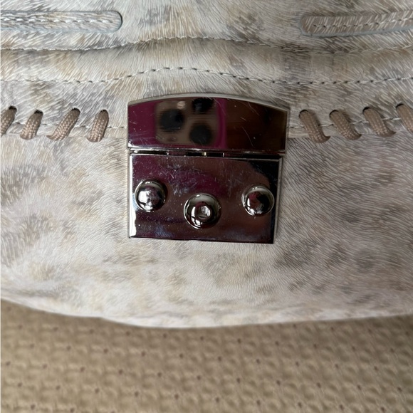 Be & D Leather Satchel Purse with Feather Like Pattern - Picture 10 of 15